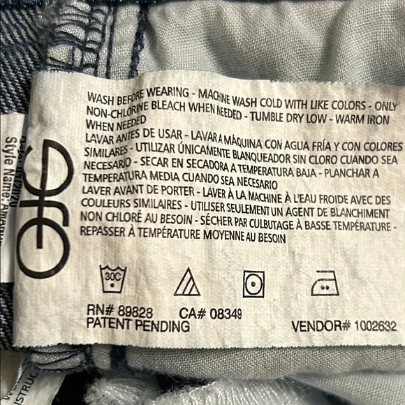 Gloria Vanderbilt Denim Blue Floral Shorts - Picture 9 of 9